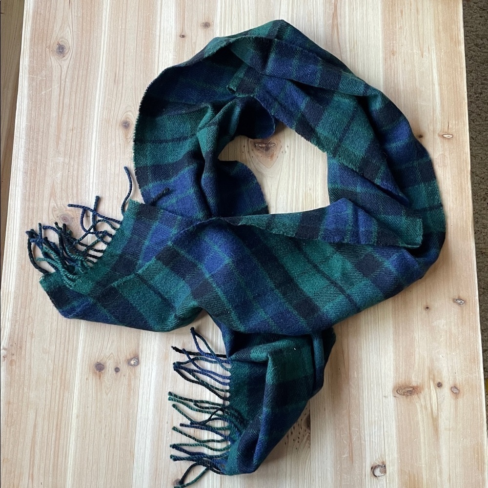 Koch carton Of Scotland Plaid Lambswool Green and Blue Fringe Scarf - Picture 2 of 7